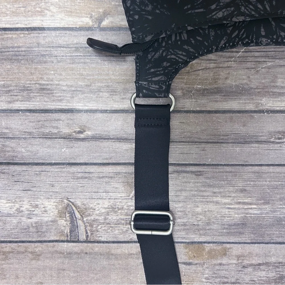 Baggallini Black Gray Onyx Floral Nylon Around Town Crossbody Bagg RFID Wristlet